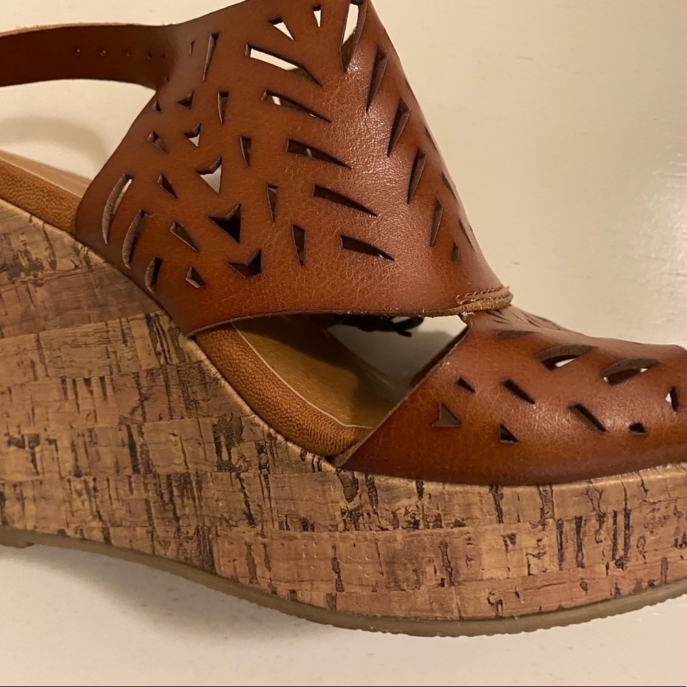 Maurices- Women Platform Heels Size 8